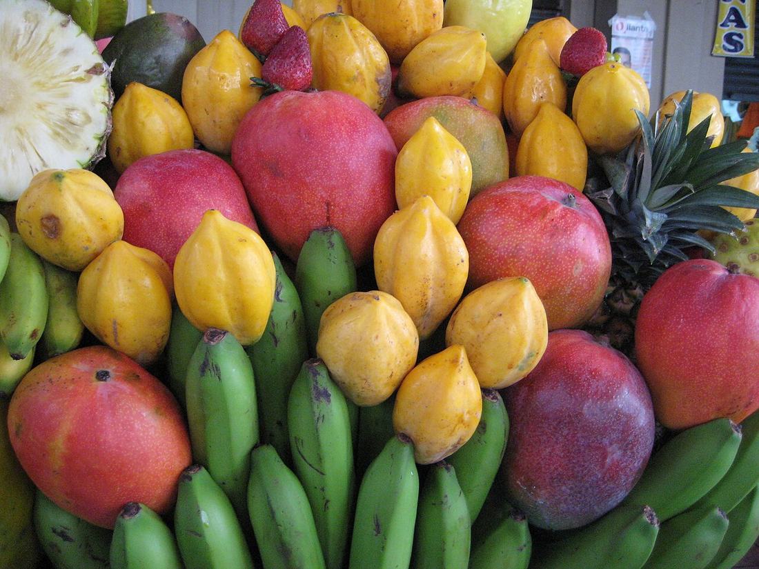 Manga, mamão e banana
