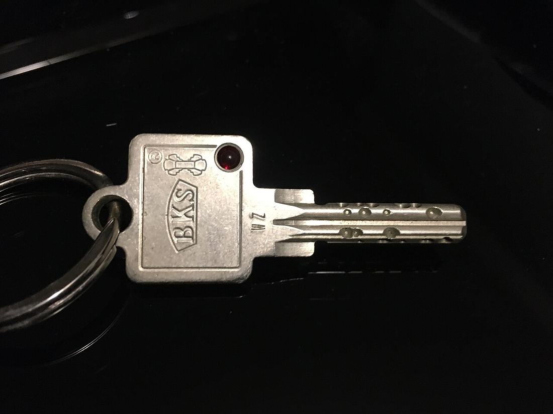Chave de porta em chaveiro