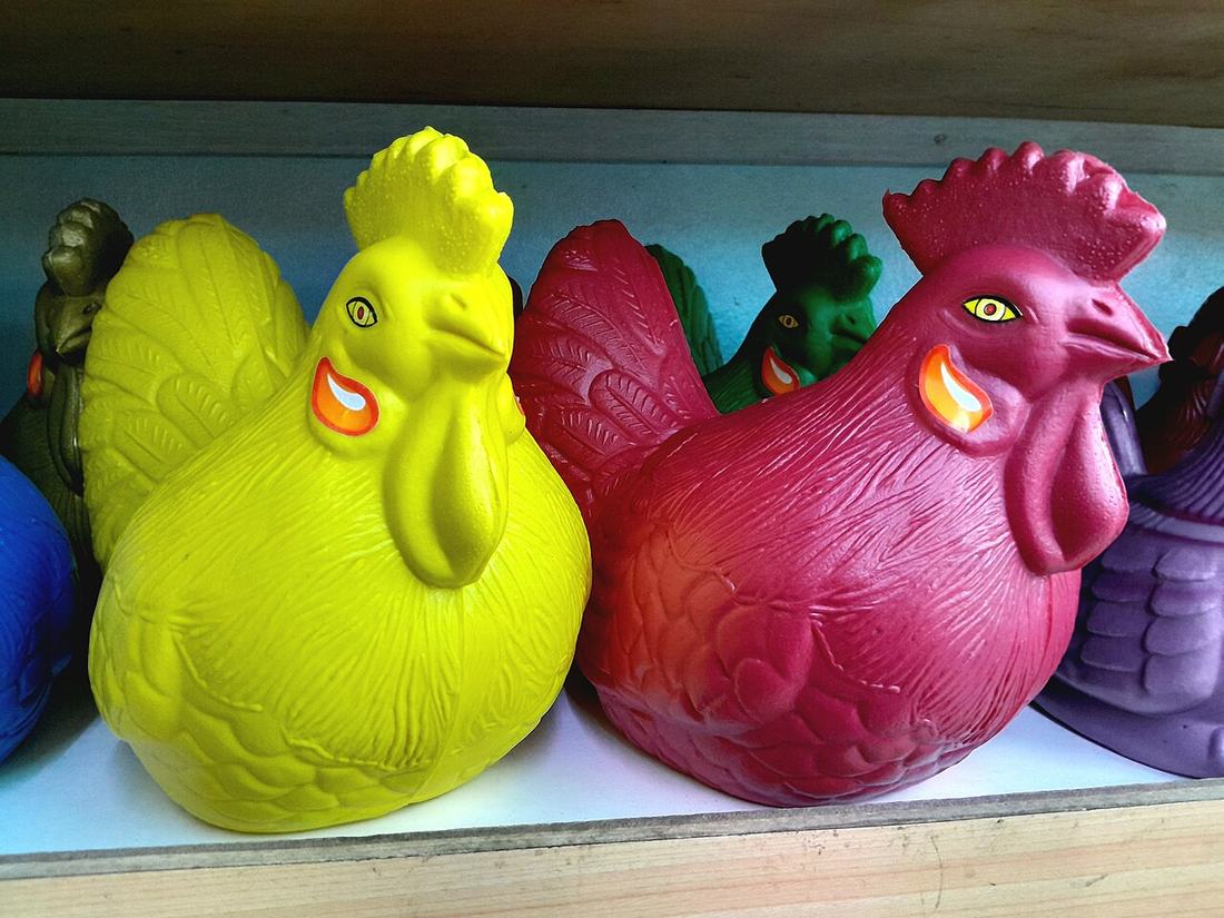 Cofrinhos em forma de galinha